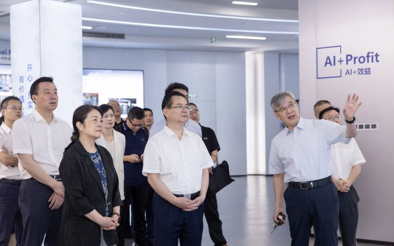 全国政协常委、民革中央副主席刘家强带队调研K8凯发，共探人工智能与工业深度融合路径